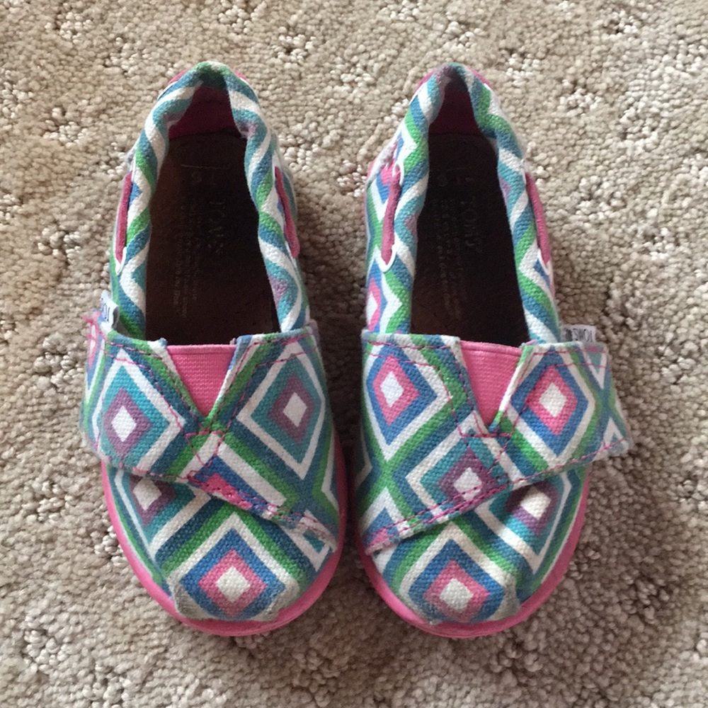 Tiny Toms Diamond Pattern Canvas Shoes- Size 6